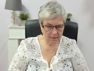 SensualIris from xlovecam
