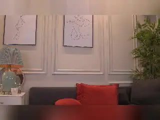 KyraReign from xlovecam