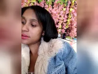PerlaLouisa from xlovecam