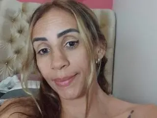 Xlovecam Best Webcam of AmberMoorex