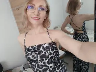 CinamonMoon from xlovecam